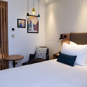 Standard Queen Room Disability Access